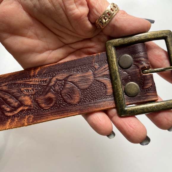 Vintage BRAVE Beltworks Tooled Leather Belt Antiqued Buckle Western Whiskey main image 7